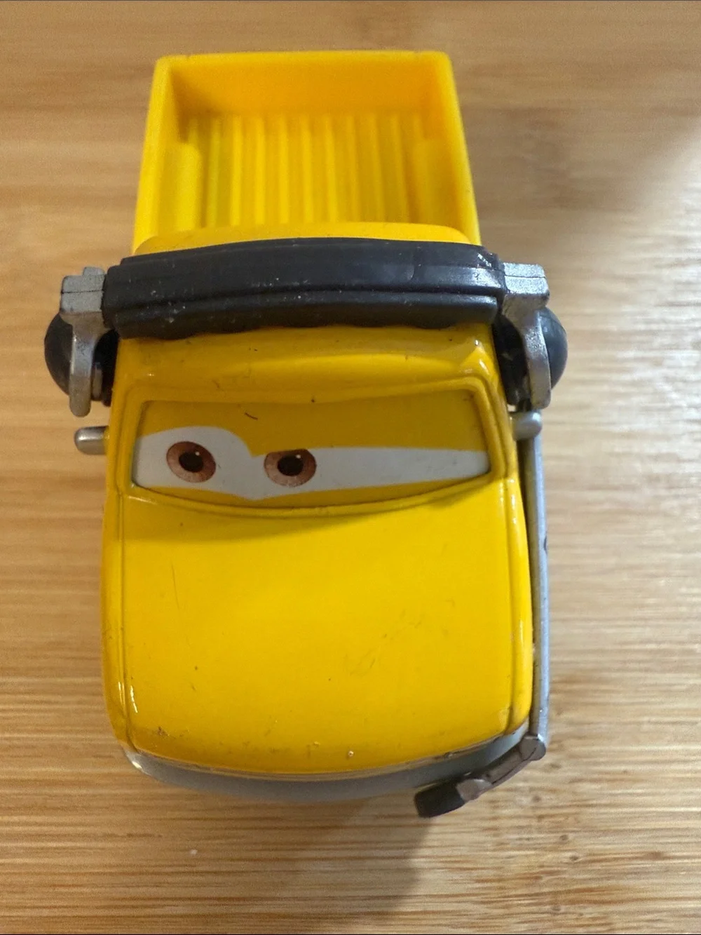 Disney Pixar Cars - John Lassetire Gorvette Crew Chief Yellow Truck